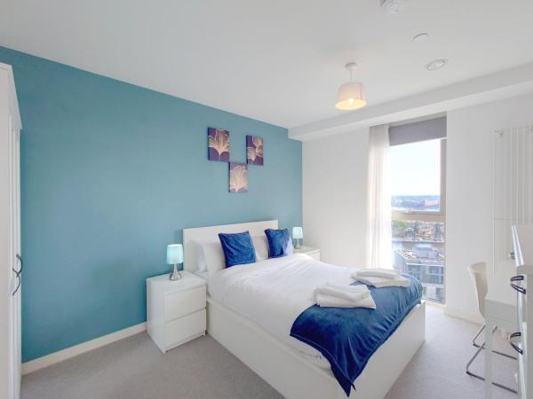 London Excel Stays - Three Bed Serviced Apartment - London, UK