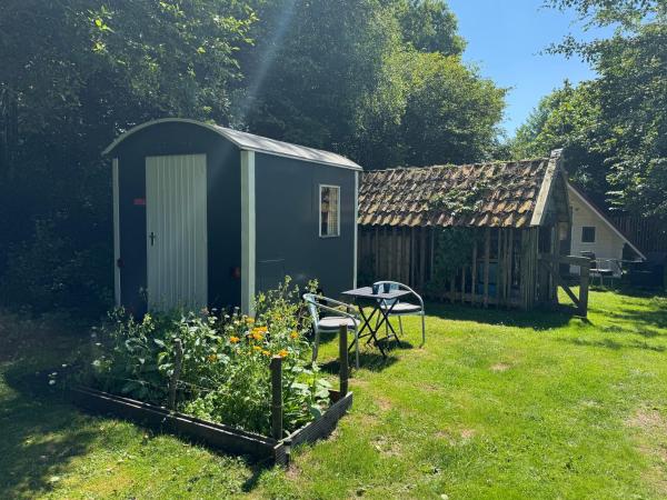 Kleine Pipowagen Op Natuurcamping - Pays-Bas