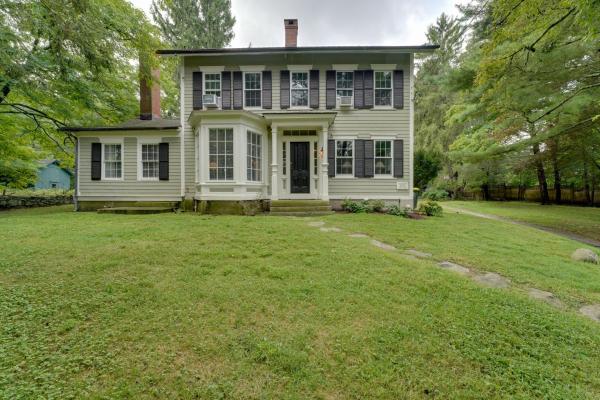 Spacious Family Home In Weston: Yard + Patio - Redding