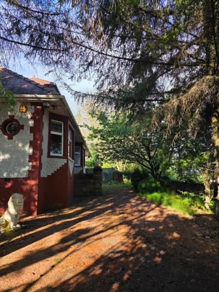Luxurious Airdrie Retreat With 5 Bedrooms - England
