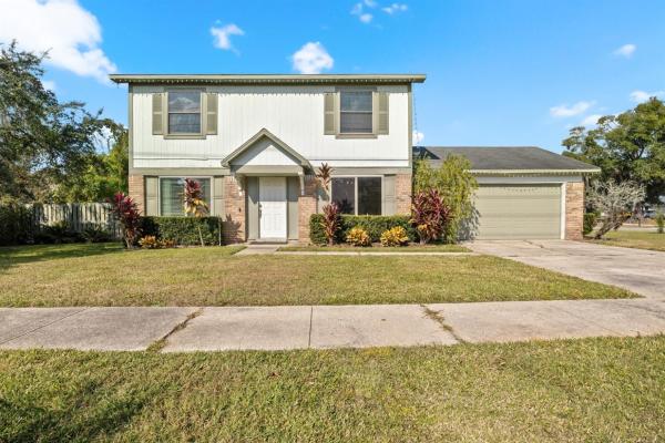 Home With Large Deck & Privacy Fenced In Backyard - Ocoee, FL
