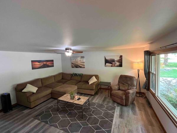 Updated Ranch Close To Lambeau, Resch, & Titletown - Green Bay, WI