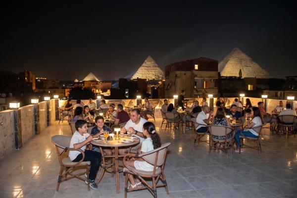Na fotografii je vidět objekt The View Pyramids GOLD ONE nacházející se ve městě Káhira.