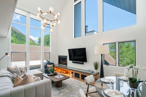 Ski-in Ski-out 3br W Central Ac, Views, Pool & Hot Tub - Aspen, CO