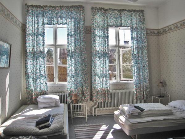 Auf dem Foto ist das Objekt Tivedens Hostel-Vandrarhem in der Stadt Karlsborg zu sehen.