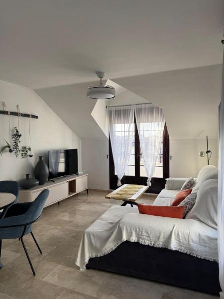 A la foto es mostra l'objecte Luz del Sur situat a la ciutat de Antequera.