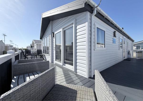 Stunning Lodge At Seaview Holiday Park In Kent Ref 47012pb - Herne Bay