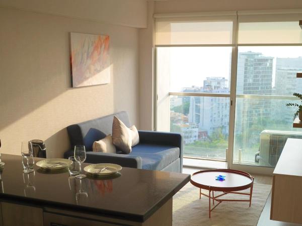 Stylish Barranco Retreat With Ocean Views, Pool & Gym - Lima