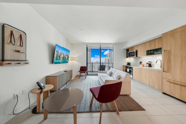 Modern 2br - Rooftop Pool - Walkable Area - Miami