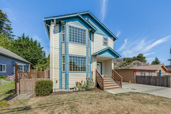 Walk To Town! Charming La Conner Home - La Conner, WA