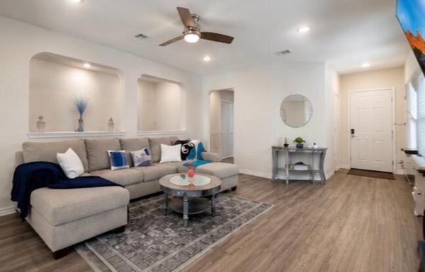 Modern Home Near Randolphafb With Coffee Bar And Private Yard - Green Acres Golf and Games - San Antonio