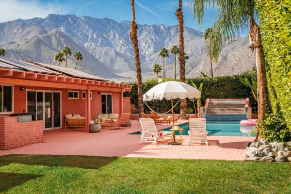 The Pink House - Palm Springs Gem With Private Pool & Bbq - Palm Springs, CA