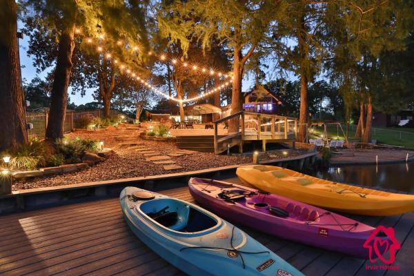 Cypress Cove Waterfront Pickleball Hot Tub - Humble, TX