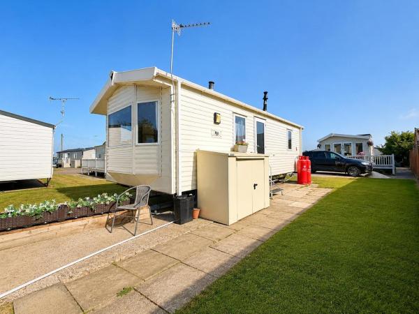 Charming 6 Berth Caravan For Hire By The Beach At California Cliffs Ref 50005oc - Winterton-on-Sea