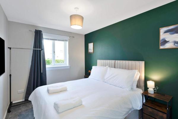 Family & Contractor Stay - Parking - Nr Edinburgh - Livingston