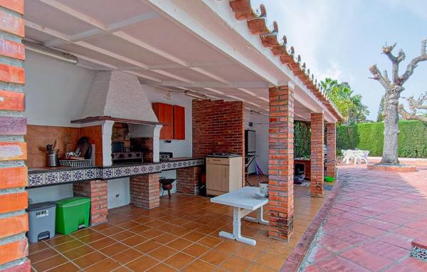 Amazing Home In Malaga - 托雷莫利諾斯