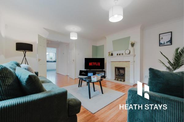 New! 5 Bedroom Family Home Leamington Spa Perfect For Relocators, Parking, Garden, Wi-fi - Stratford-upon-Avon