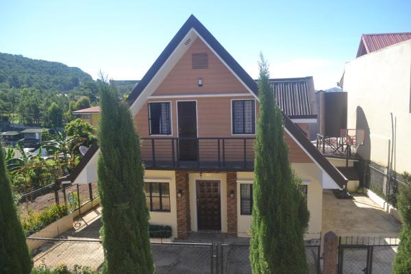 Nella foto è visibile l'oggetto Zya 3BR A-House situato nella città di Baguio.