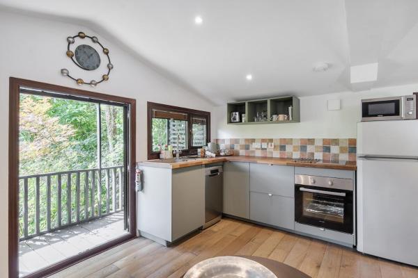 Treetops Lodge, Private Cornish Hideaway, Parking, Garden - Redruth