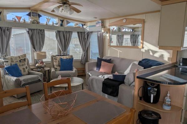 3-bed Caravan - Sleeps 6 With Balcony And Parking - Skegness