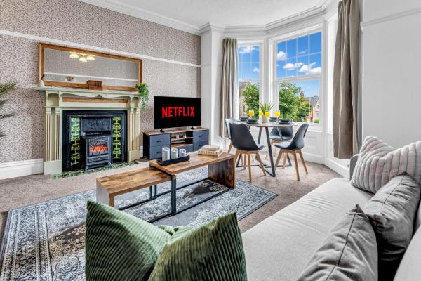 Boutique Victorian Flat Sleeps 4 With Free Parking - Llandudno