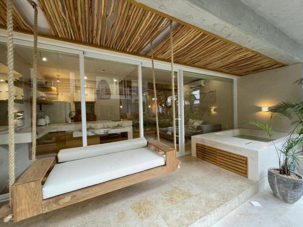 Na zdjęciu widoczny jest obiekt New Villa with bathtub and Jacuzzi położony w mieście Tulum.