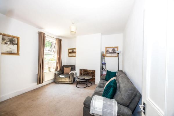 Spacious 3br House Near Sixfields Duston - Northampton