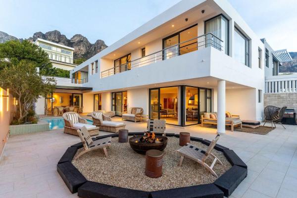 Cape House - Camps Bay Villa Sleeps 10 Pool Views - Camps Bay