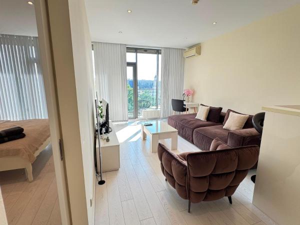 Rentnow Crown Plaza Apartment With Main Garden View - Chișinău