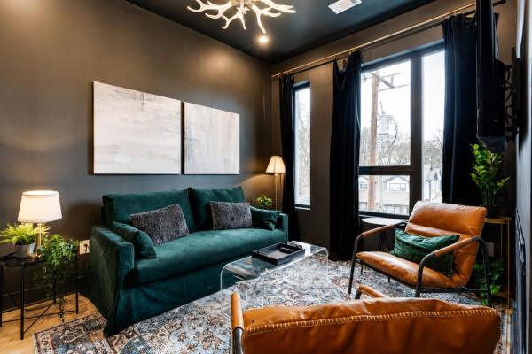 Spacious Top Floor Apartment Sleeps 6 - Nashville