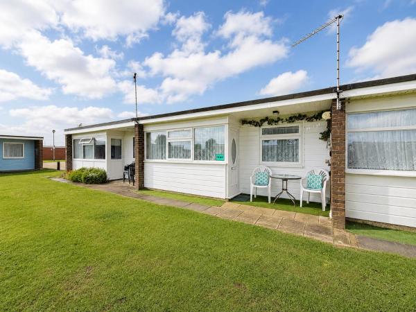 Lovely Chalet Nearby Hemsby Beach In Norfolk Ref 83070s - Caister-on-Sea