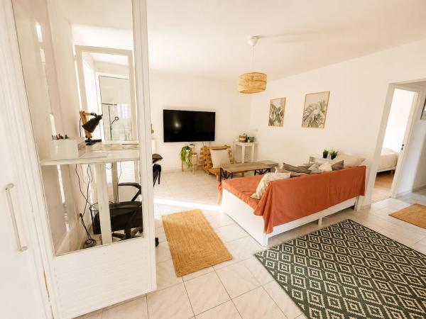 Family Home With Garden - Mios