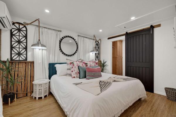 Poplar Place Soho - Cozy Cottage With Hot Tub - Fredericksburg, TX
