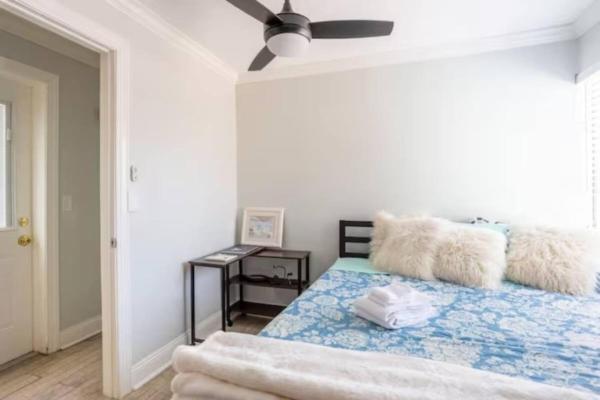 Pet Friendly 1br Condo Steps To Clearwater Beach - Clearwater Beach, FL