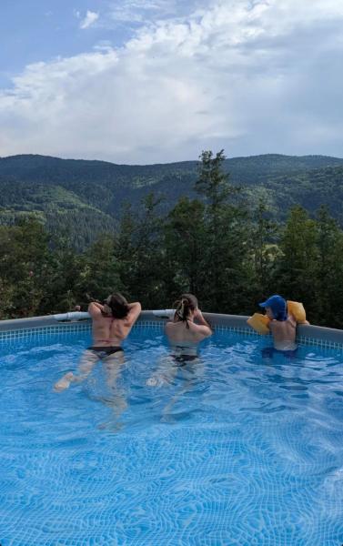 A la foto es mostra l'objecte Vila Sekvoja situat a la ciutat de Nova Varoš.