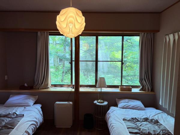 Glamping Villa Rei 北軽井沢 大自然でサウナが楽しめる北軽井沢貸切ヴィラ 手ぶらでBbq プロジェクター 最大6名 Wi-fi 駐車場あり - 군마현