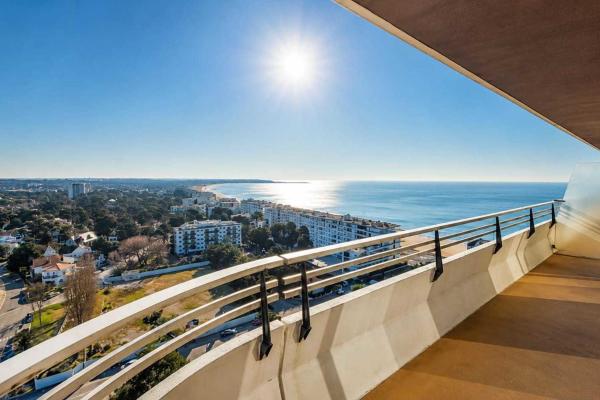 Apartment With Balcony And Parking In La Baule - Pornichet