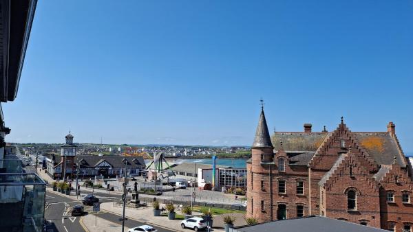 Peninsula Penthouse Apartment Portrush Town Centre - Castlerock
