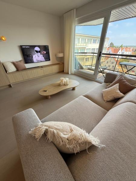 Nest Beach - Bruges