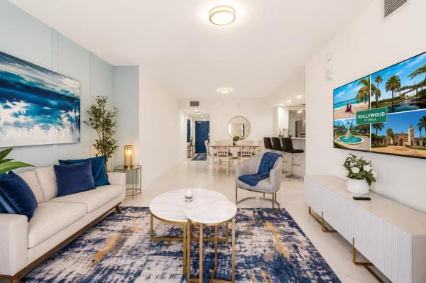 Coastal Oasis • Sleeps 11 • Rooftop + Pool • Beach - Hollywood, FL