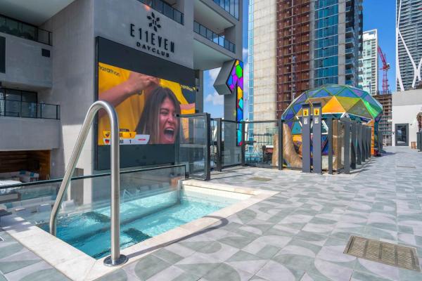 Miami Pulse With Resort Amenities - Miami