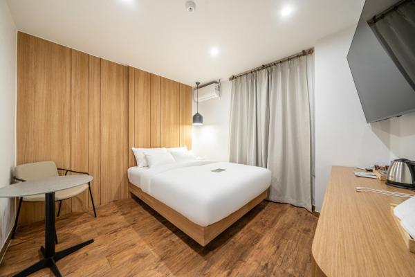 Στη φωτογραφία φαίνεται το αντικείμενο Hotel Yellow που βρίσκεται στην πόλη Kuri.