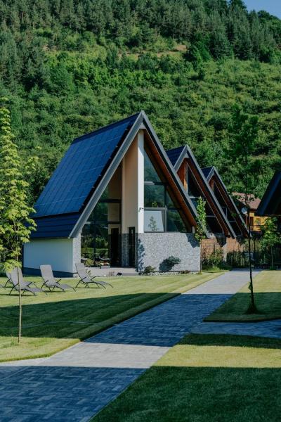 På billedet ses objektet Diamond Hill Houses beliggende i byen Praid.