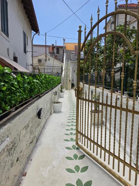 Stone House Vito With A Terrace & Sea View - Spalato