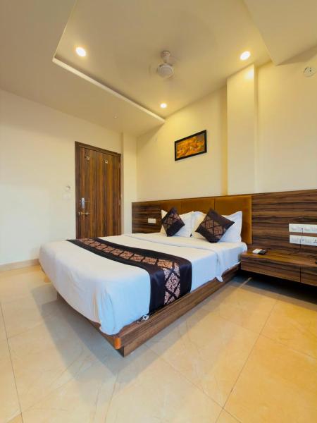 Hotel Vrinda 966o9o1oo6 Old City Just 750mtr From City Palace - Gujarat