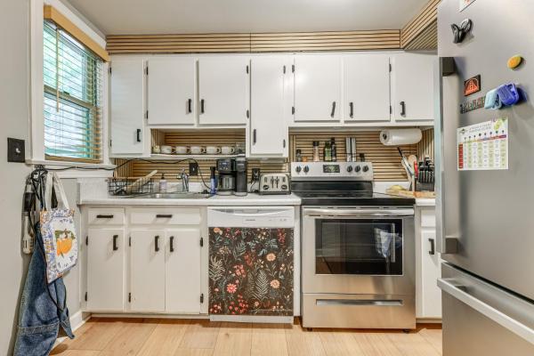 Walk To Village District! Charming Escape W/ Yard - Raleigh, NC
