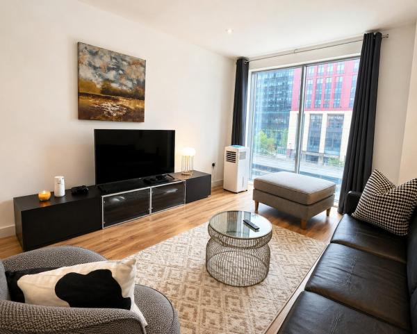 Modern 1-bed Mailbox View Parking Available - Birmingham