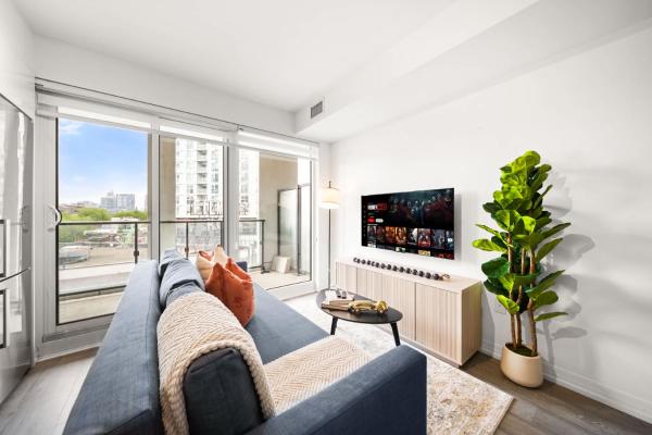 To City Living Downtown Retreat Perfect Getaway - Mississauga