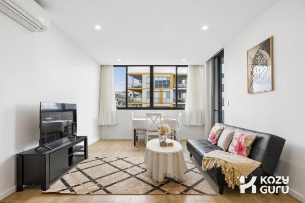 Kozyguru | Bankstown | Modern Retreat Near Station - Penshurst