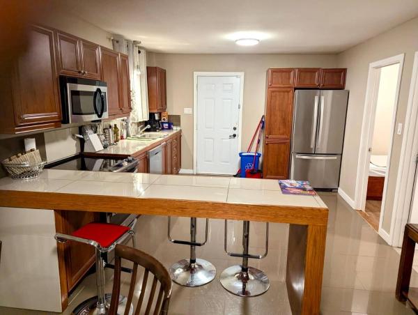 Bright Comfortable 3-bedroom Apartment, Free Parking, Near Spa Le Finlandais - Place Bell